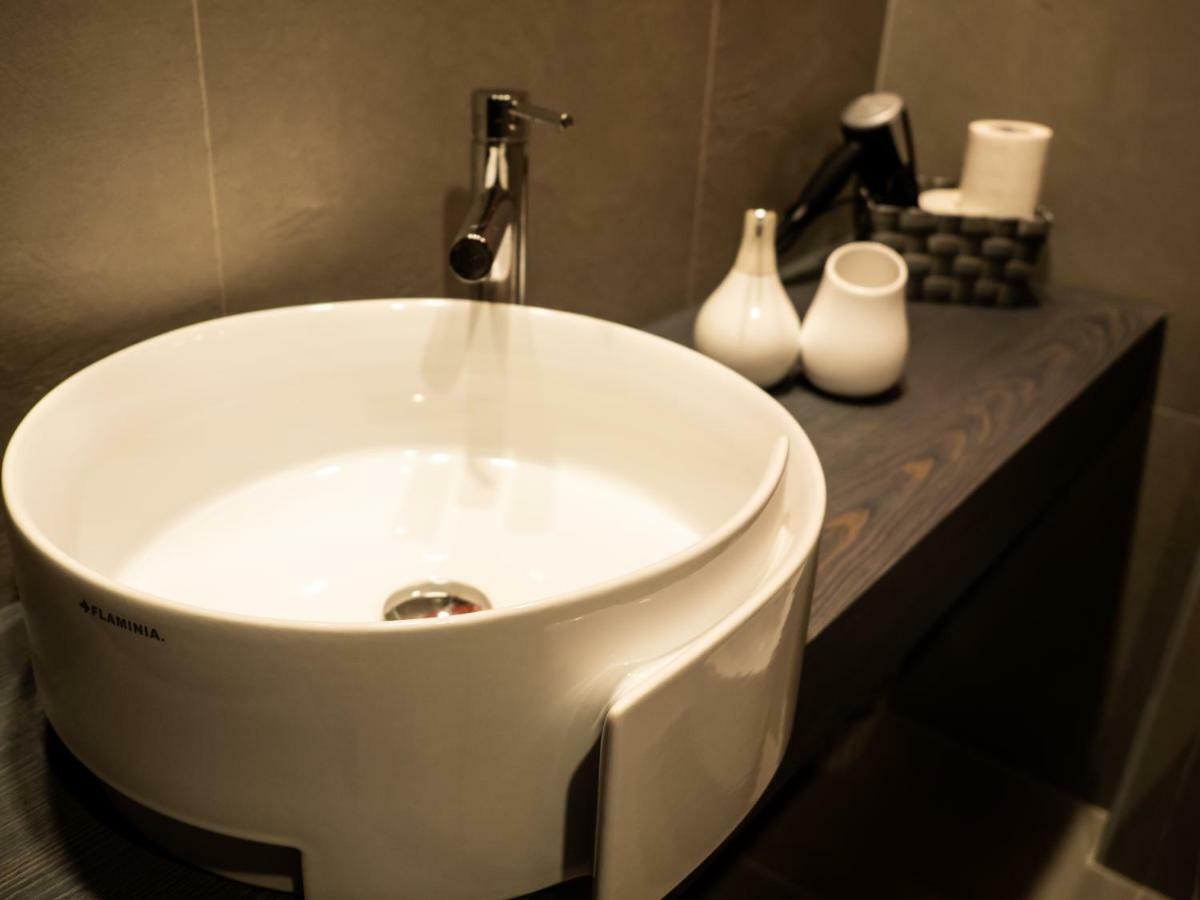 Carlotta Station Suite Bolonya Dış mekan fotoğraf
